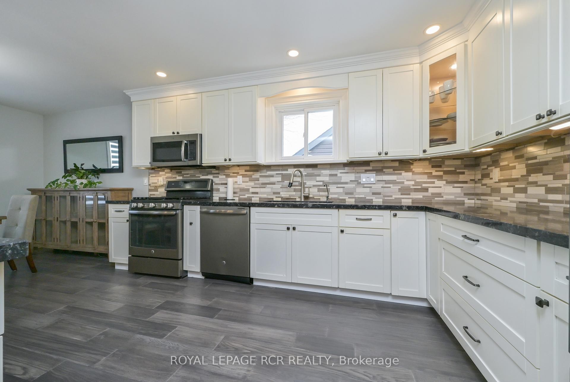 14 Goldgate Crescent, Orangeville, ON - Indoor Photo Showing Kitchen With Upgraded Kitchen