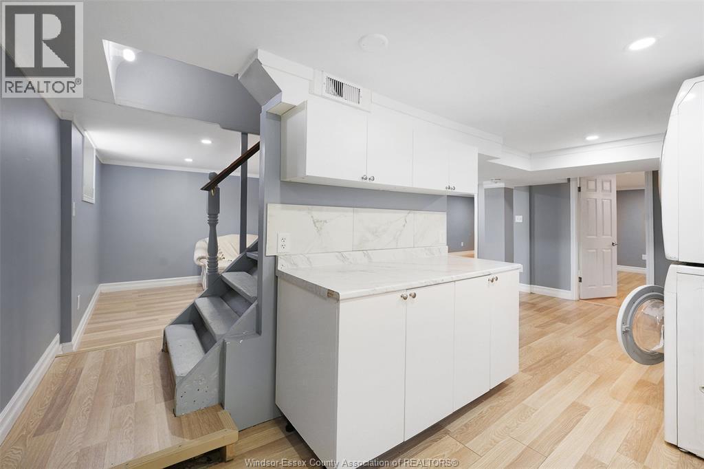 1106-08 Elm Avenue, Windsor, ON - Indoor Photo Showing Laundry Room