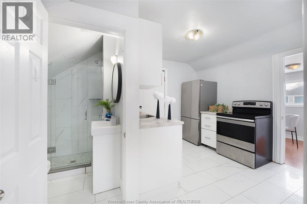 1106-08 Elm Avenue, Windsor, ON - Indoor