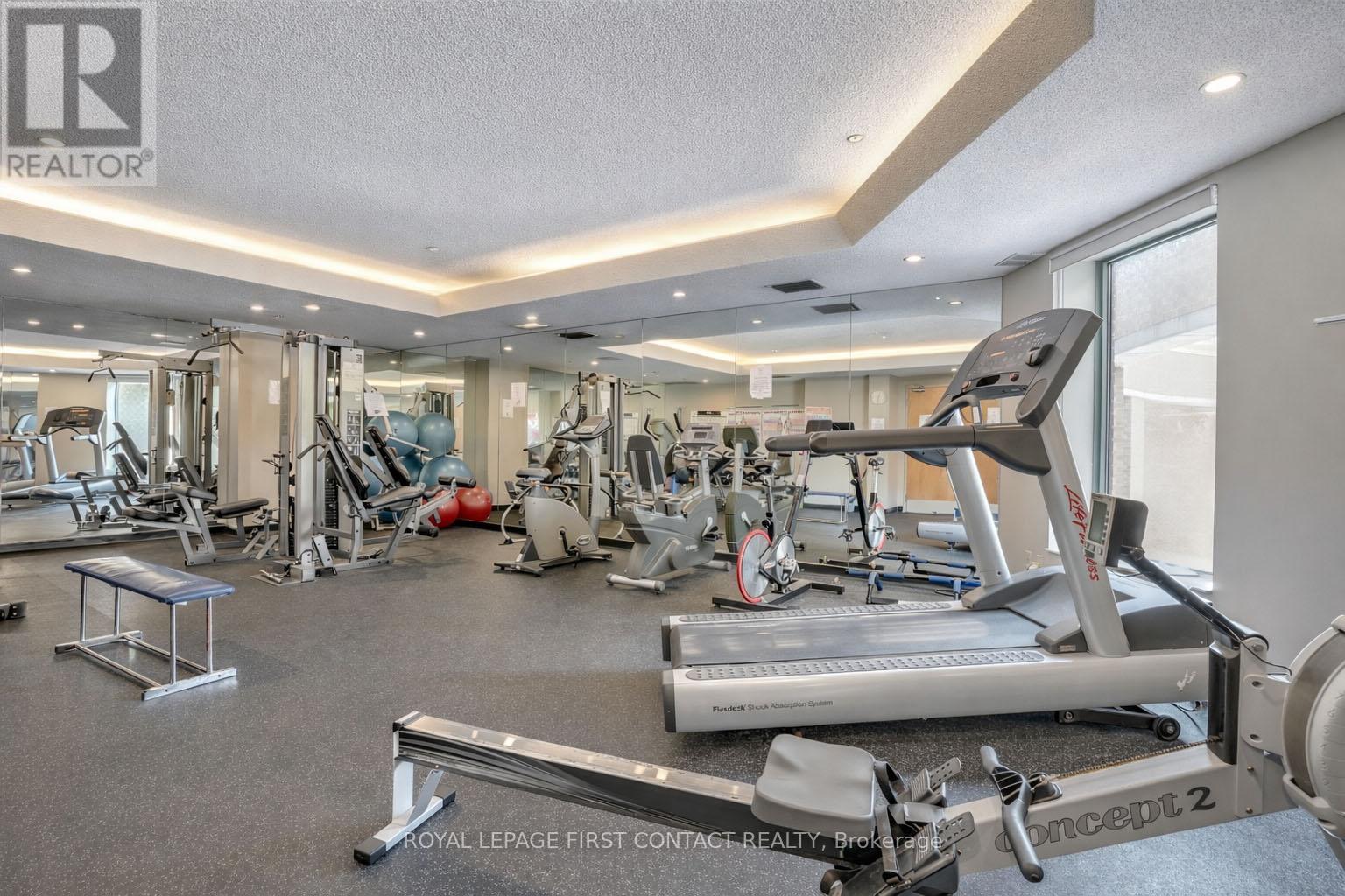 605 - 140 Dunlop Street E, Barrie, ON - Indoor Photo Showing Gym Room