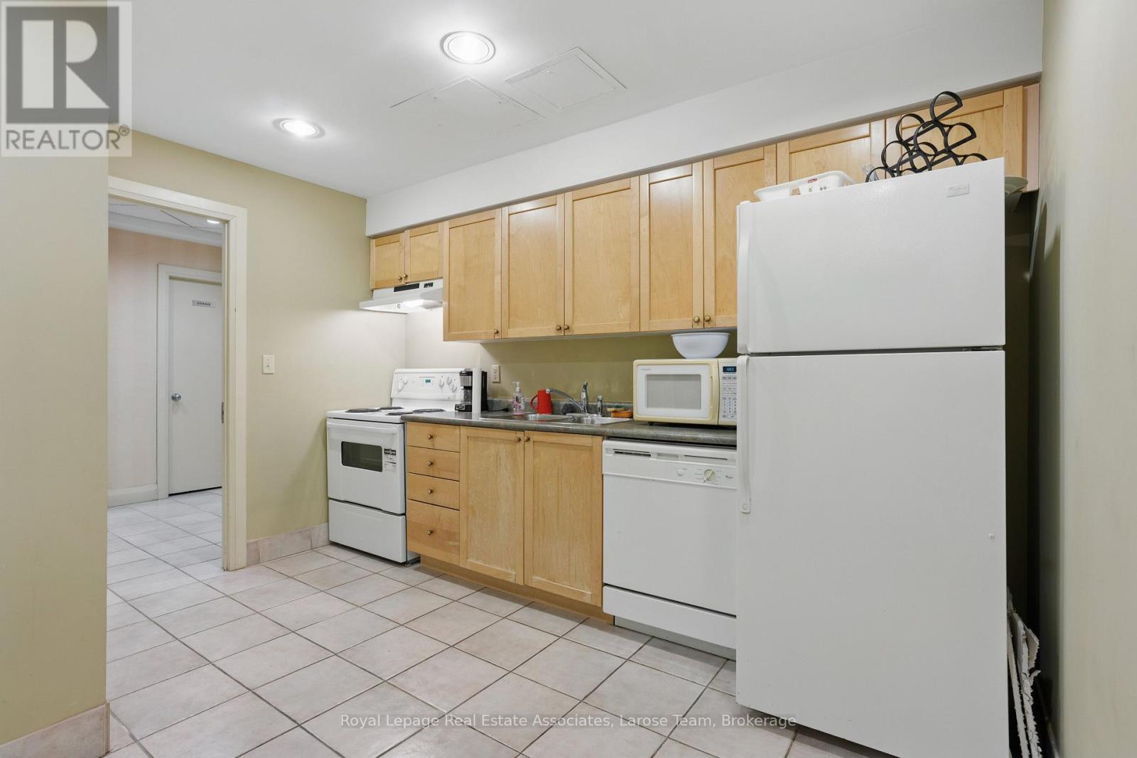 709 - 1140 Parkwest Place, Mississauga, ON - Indoor Photo Showing Kitchen With Double Sink