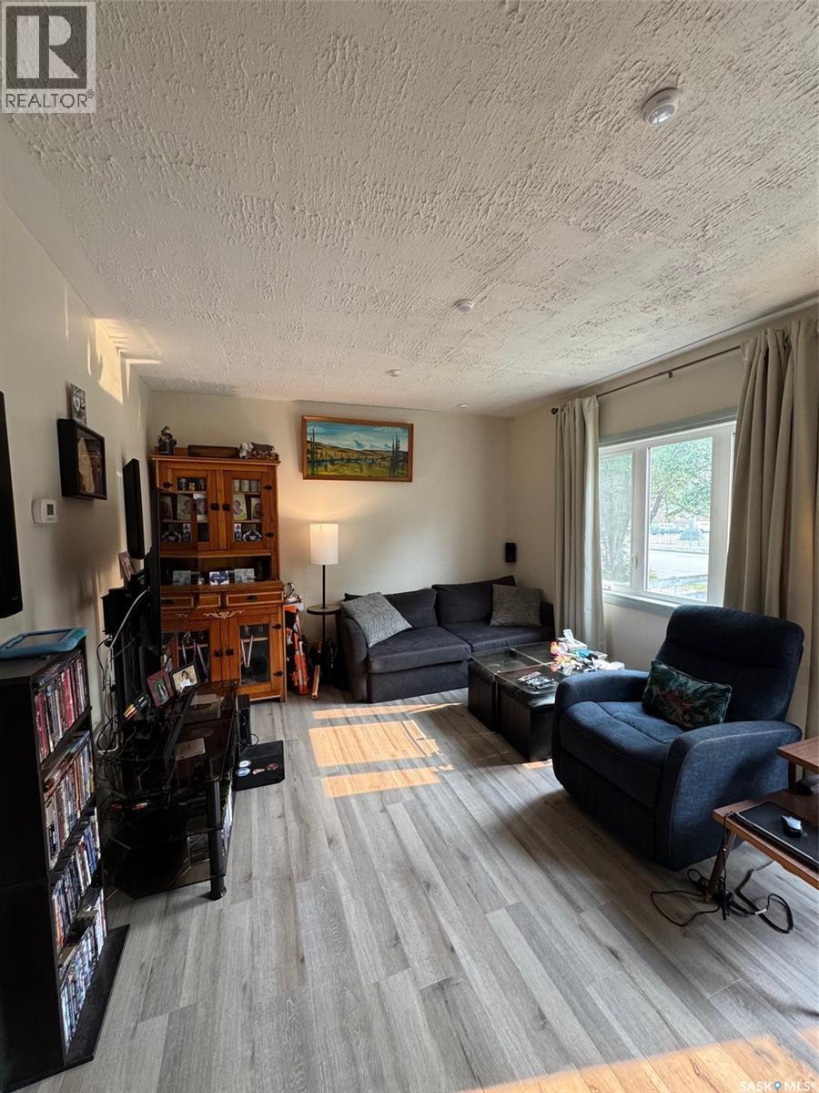 971 108Th Street, North Battleford, SK - Indoor Photo Showing Living Room