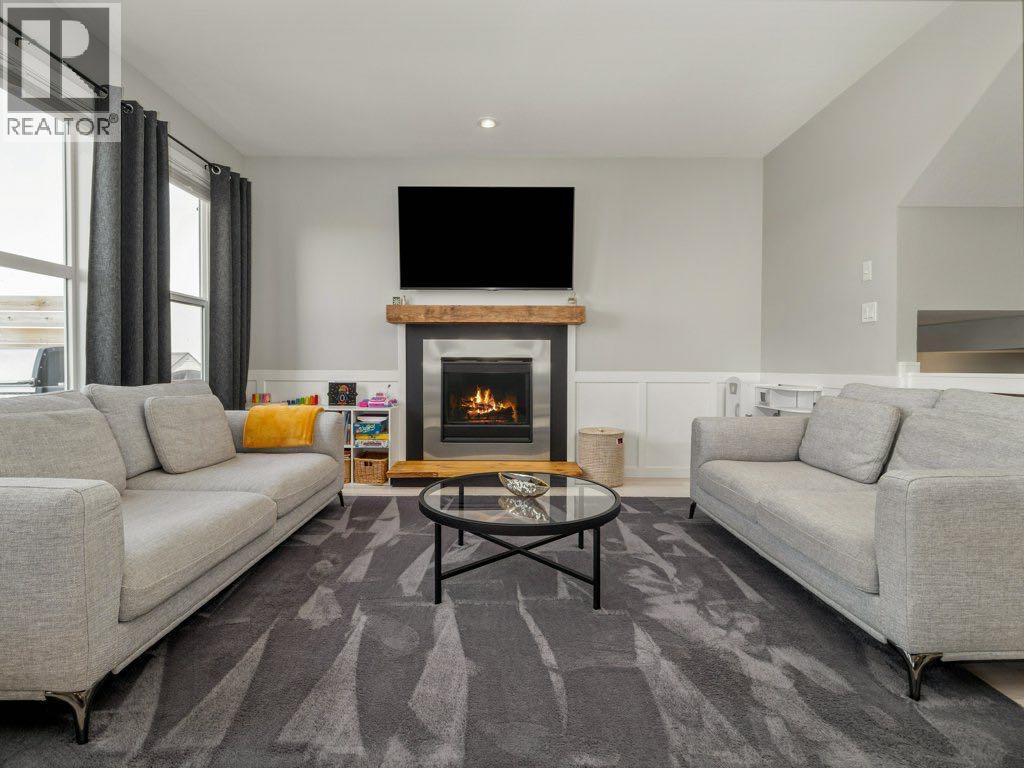 102 Blackwolf Bay N, Lethbridge, AB - Indoor Photo Showing Living Room With Fireplace