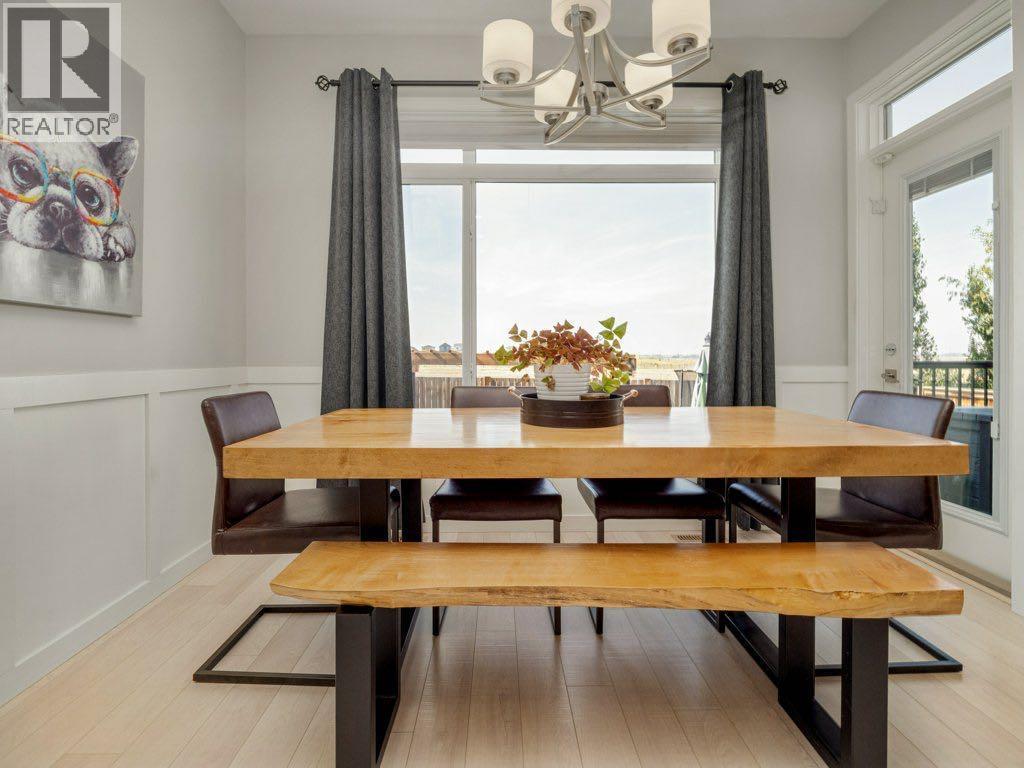 102 Blackwolf Bay N, Lethbridge, AB - Indoor Photo Showing Dining Room