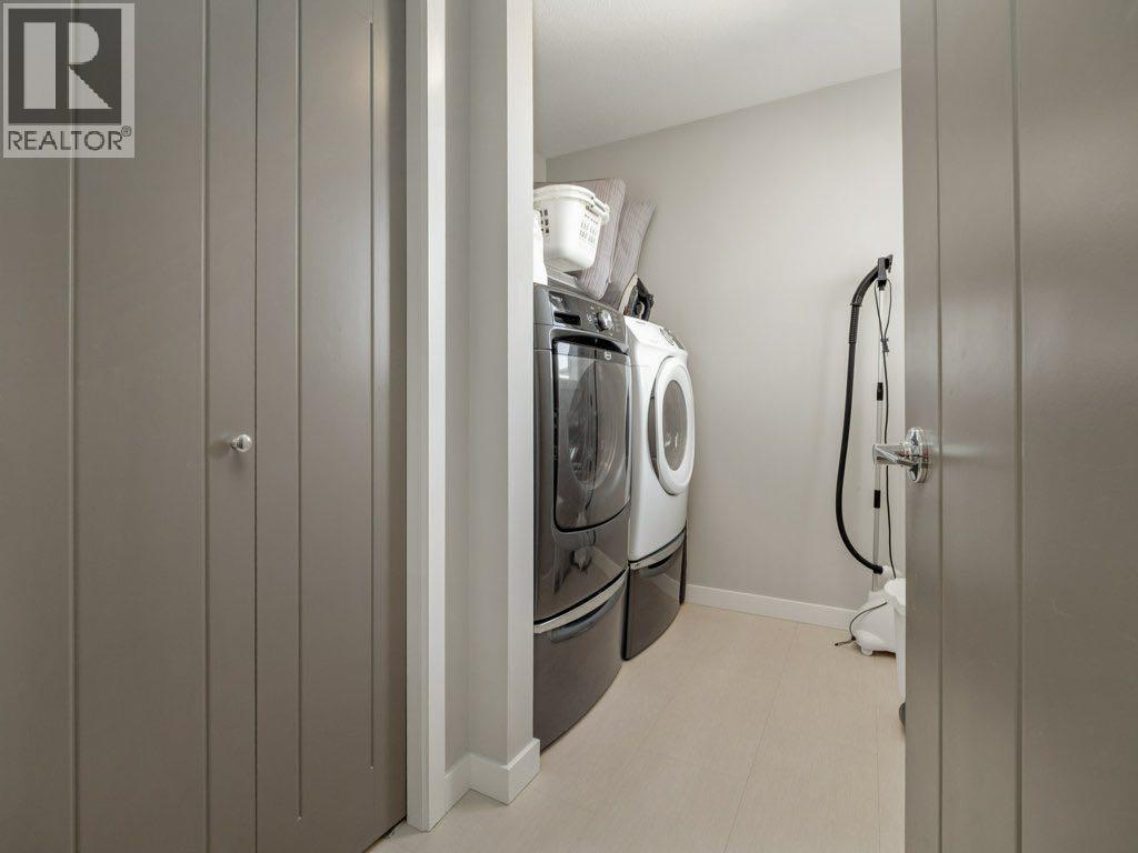 102 Blackwolf Bay N, Lethbridge, AB - Indoor Photo Showing Laundry Room