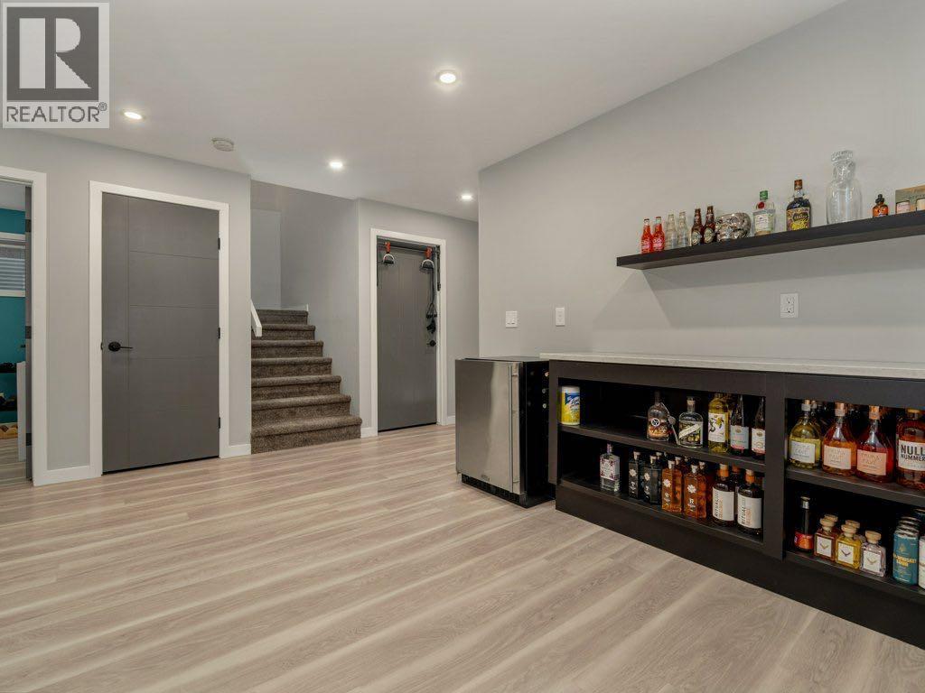 102 Blackwolf Bay N, Lethbridge, AB - Indoor Photo Showing Other Room