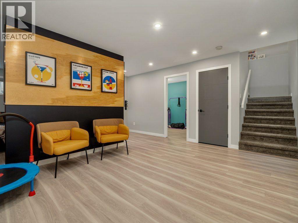 102 Blackwolf Bay N, Lethbridge, AB - Indoor Photo Showing Other Room