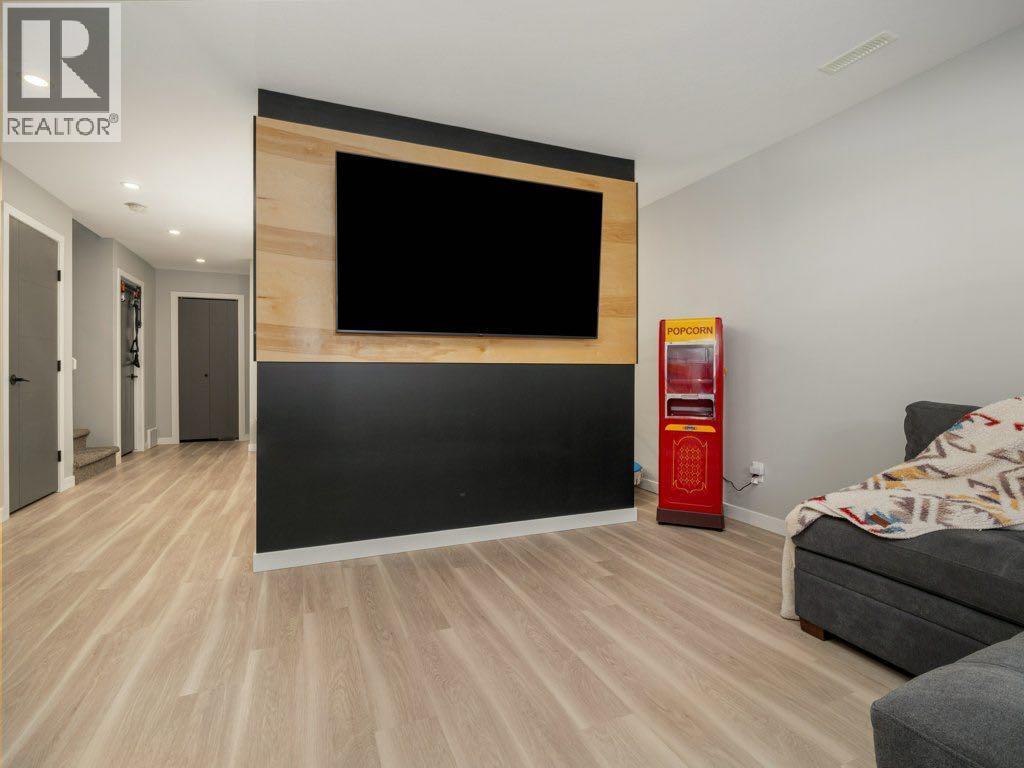 102 Blackwolf Bay N, Lethbridge, AB - Indoor With Fireplace