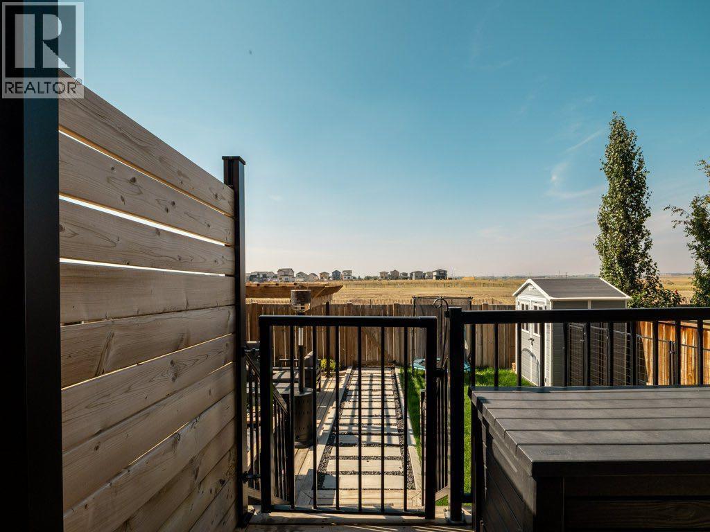 102 Blackwolf Bay N, Lethbridge, AB - Outdoor