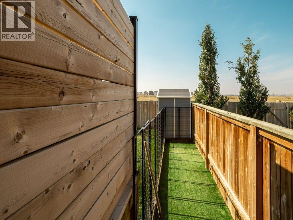 102 Blackwolf Bay N, Lethbridge, AB -