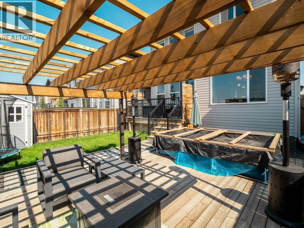 102 Blackwolf Bay N, Lethbridge, AB - Outdoor With Deck Patio Veranda