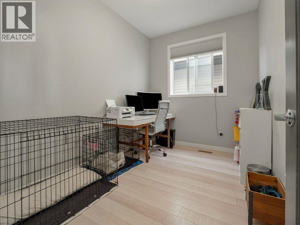 102 Blackwolf Bay N, Lethbridge, AB - Indoor Photo Showing Office