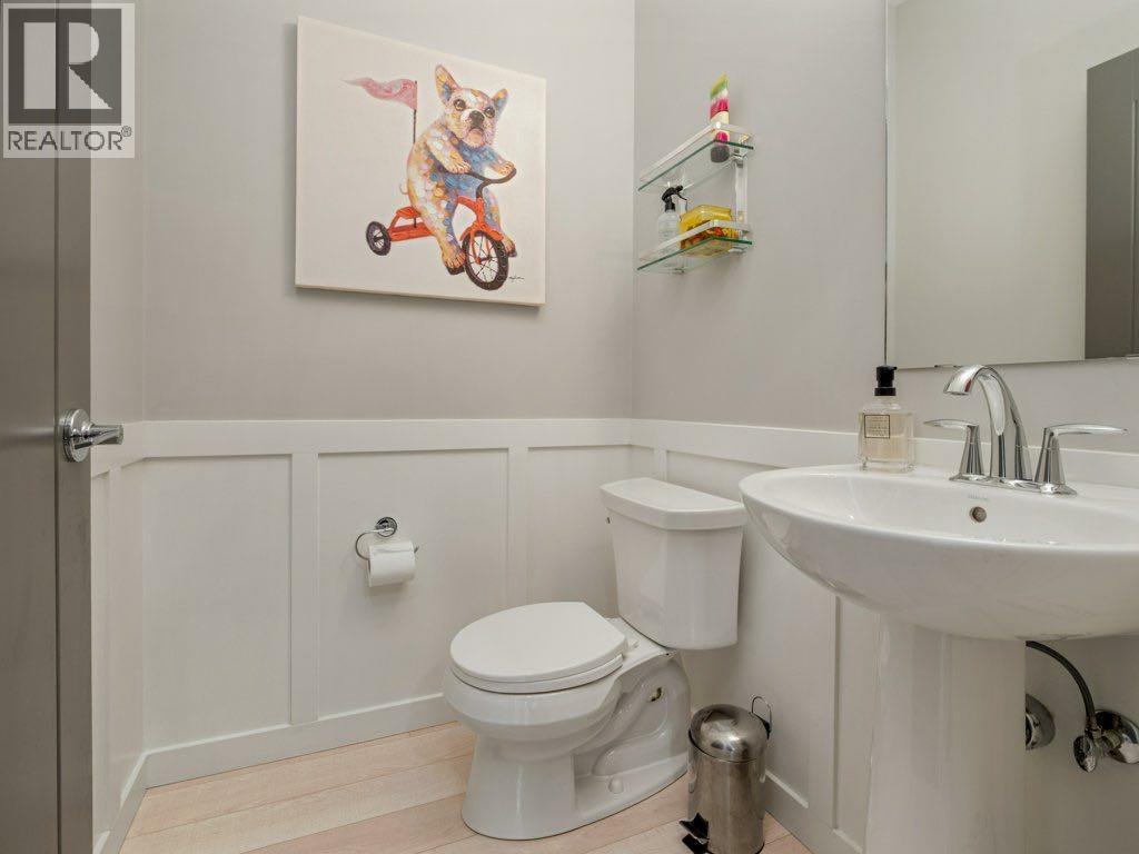 102 Blackwolf Bay N, Lethbridge, AB - Indoor Photo Showing Bathroom