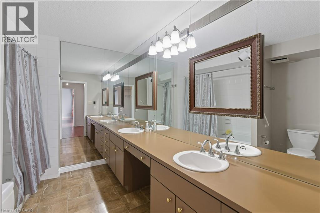 20 Berkley Road Unit# 702, Cambridge, ON - Indoor Photo Showing Bathroom