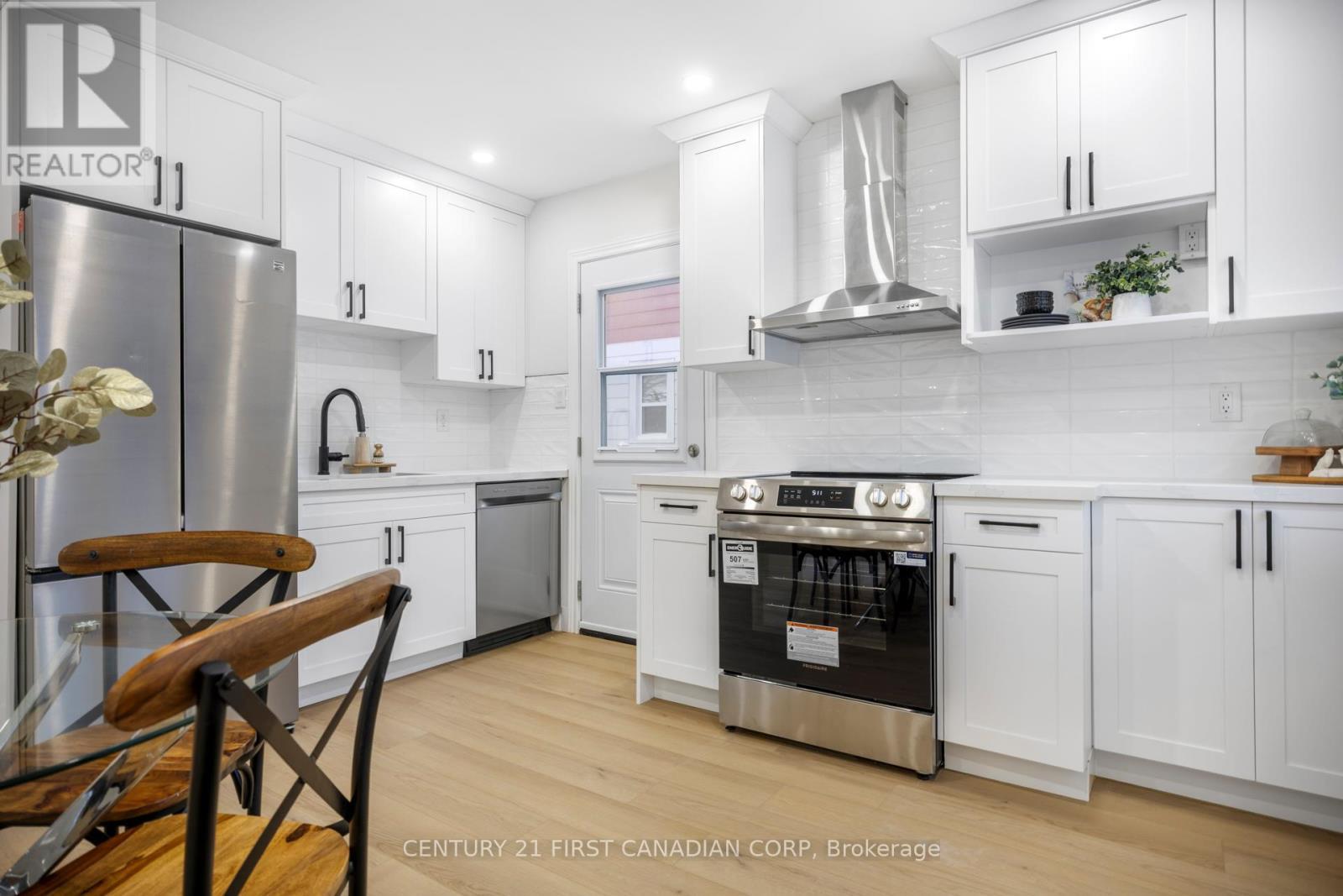 45 Fairview Avenue, London South (South H), ON - Indoor Photo Showing Kitchen With Upgraded Kitchen