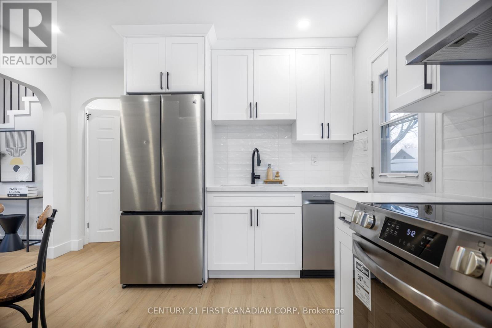 45 Fairview Avenue, London South (South H), ON - Indoor Photo Showing Kitchen With Upgraded Kitchen