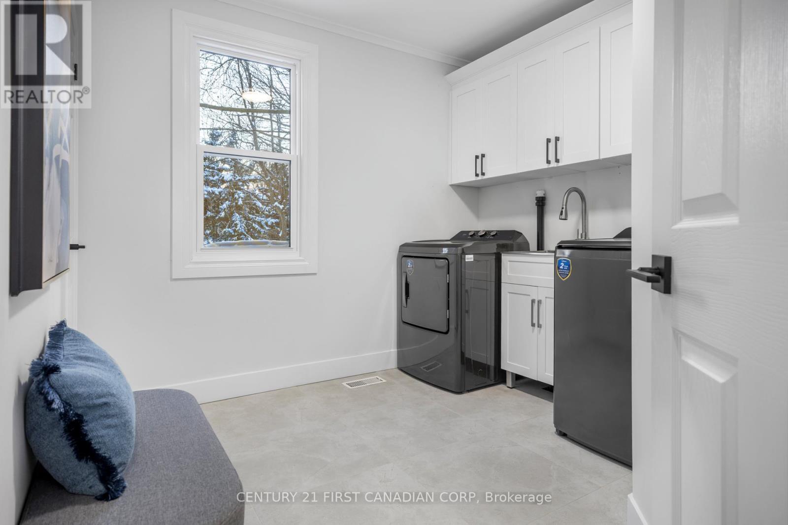 45 Fairview Avenue, London South (South H), ON - Indoor Photo Showing Laundry Room