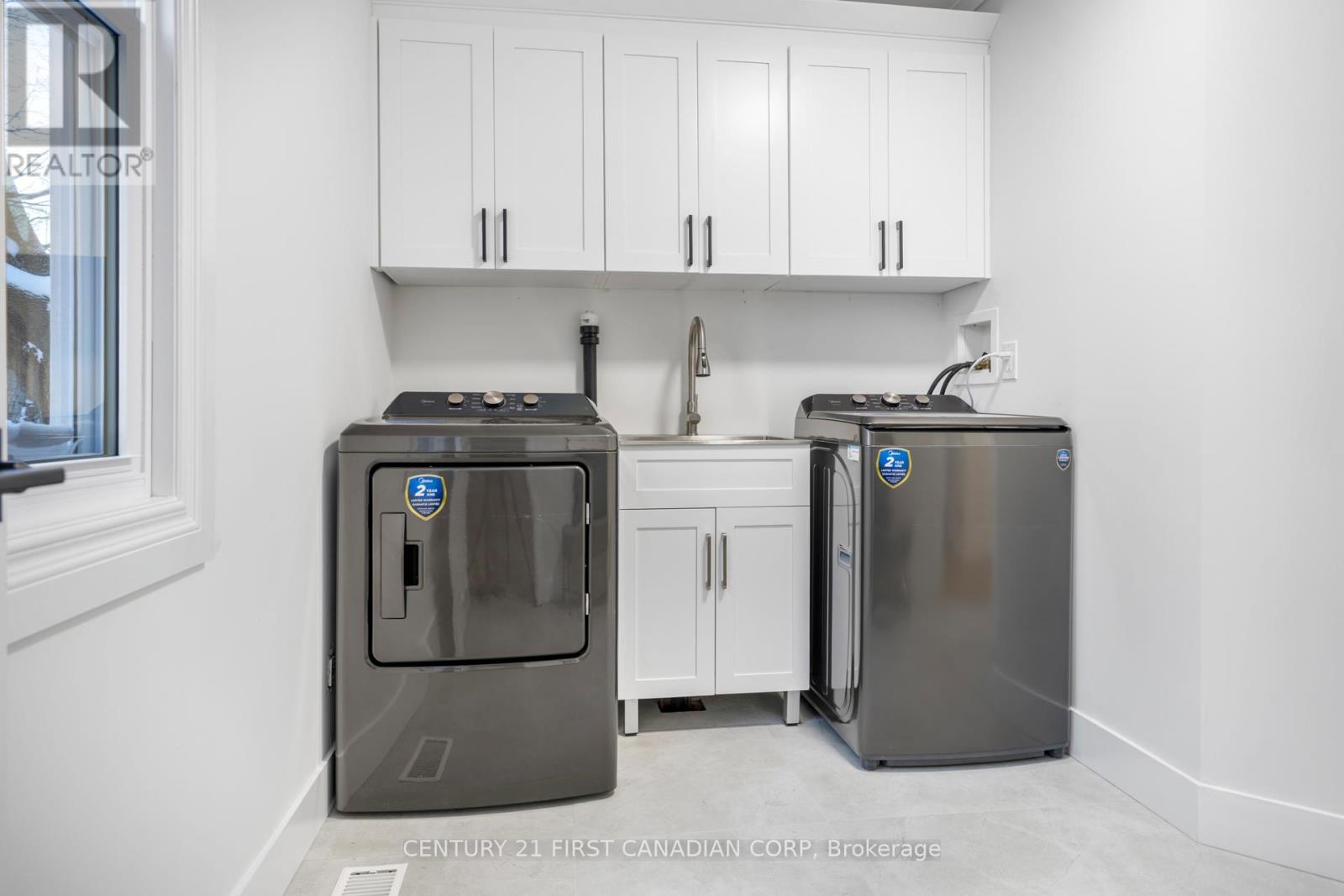 45 Fairview Avenue, London South (South H), ON - Indoor Photo Showing Laundry Room