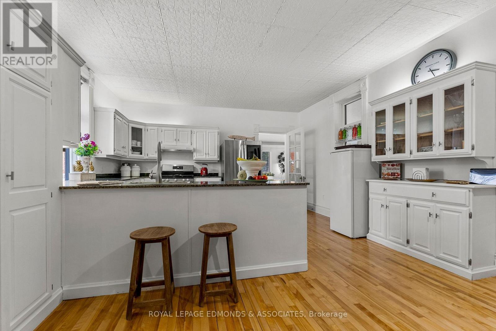 307 Maple Avenue, Pembroke, ON - Indoor Photo Showing Kitchen