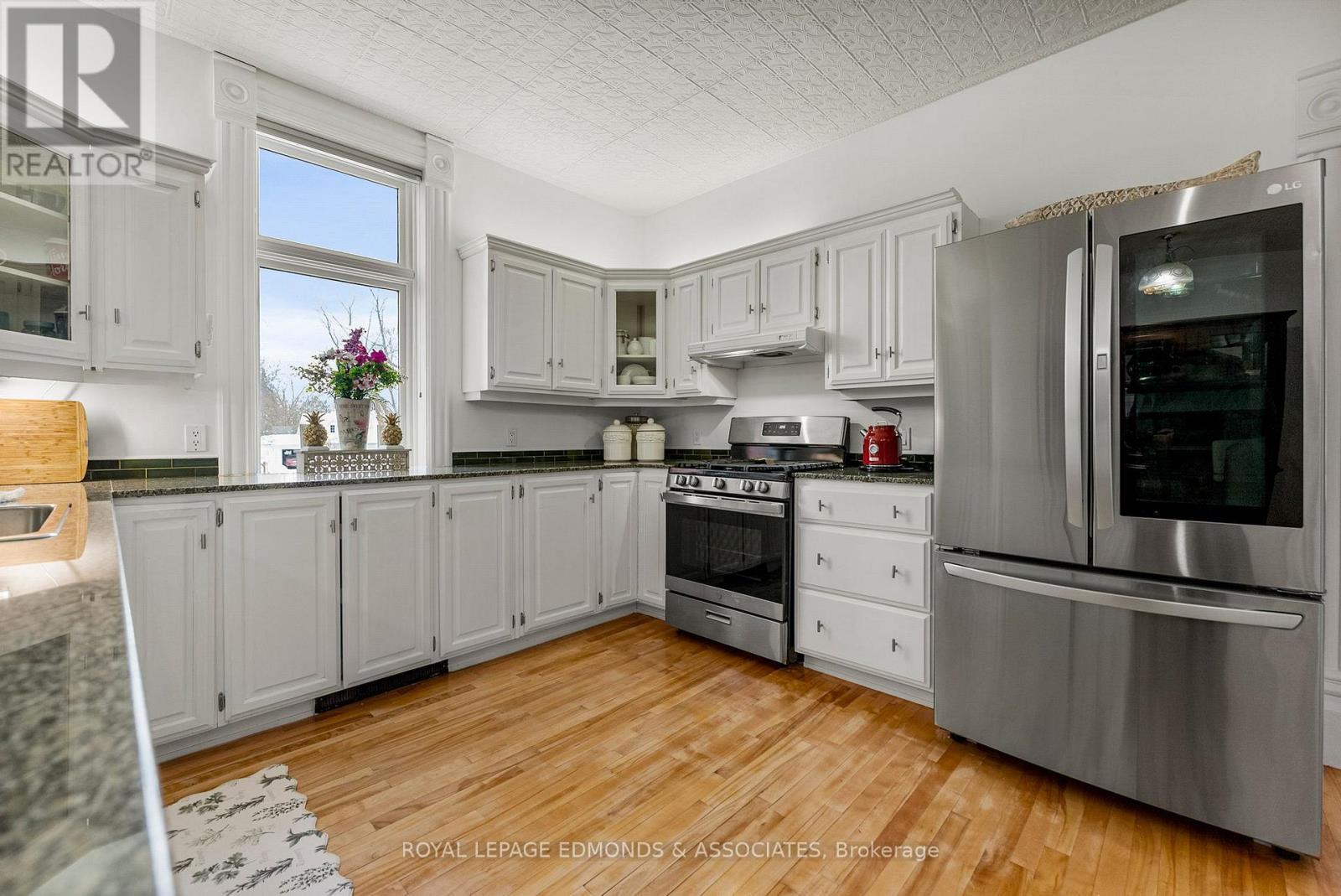 307 Maple Avenue, Pembroke, ON - Indoor Photo Showing Kitchen