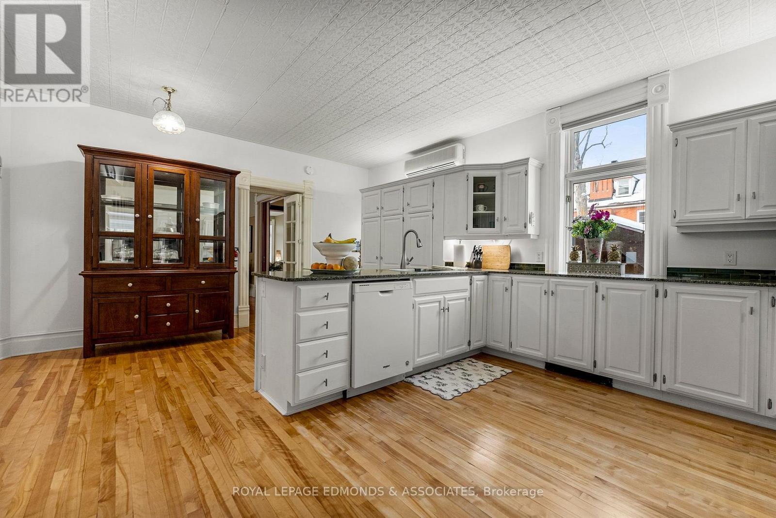 307 Maple Avenue, Pembroke, ON - Indoor Photo Showing Kitchen