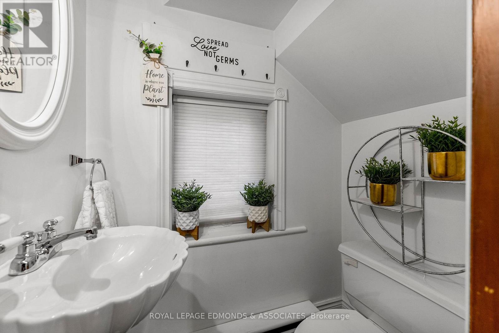 307 Maple Avenue, Pembroke, ON - Indoor Photo Showing Bathroom