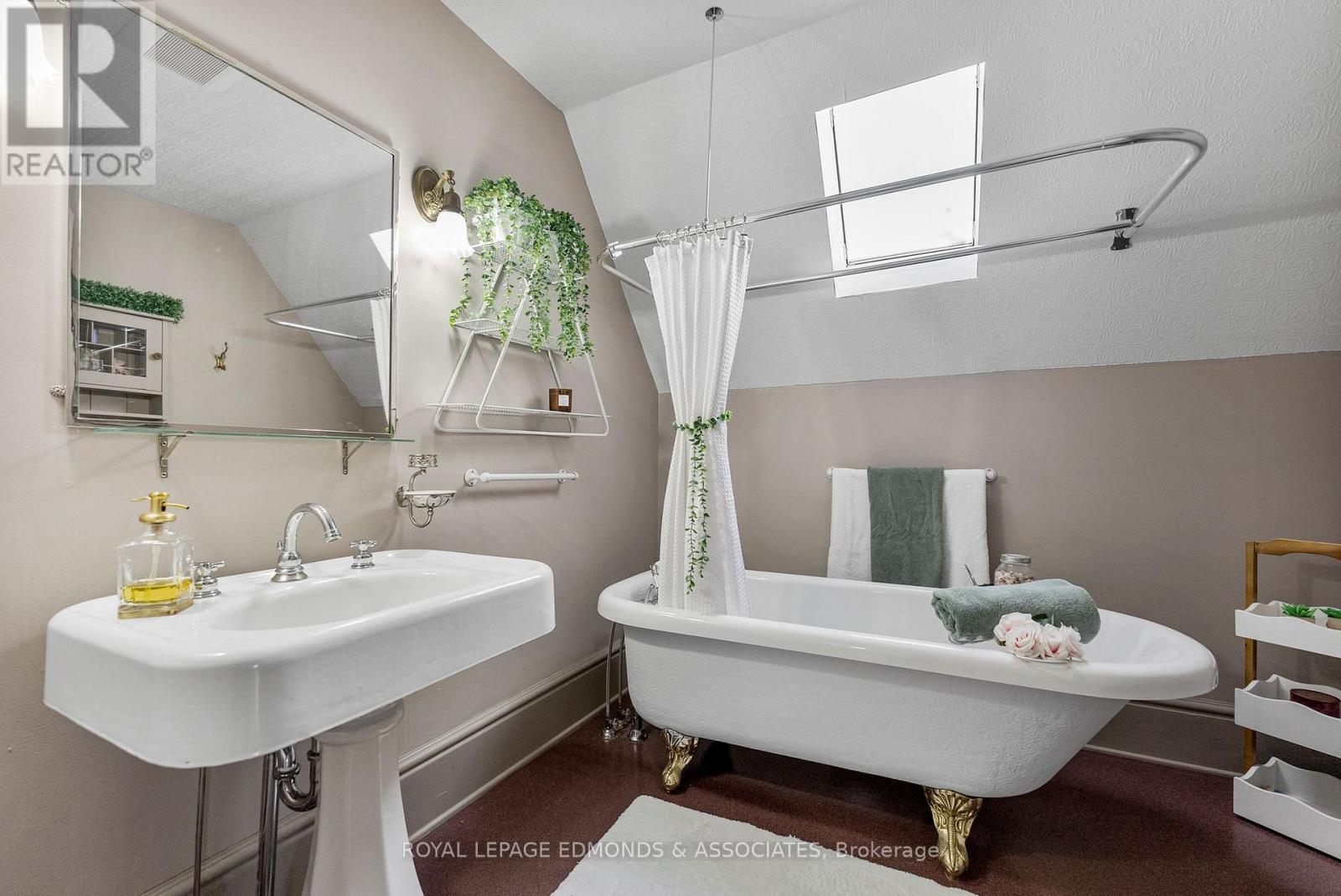 307 Maple Avenue, Pembroke, ON - Indoor Photo Showing Bathroom