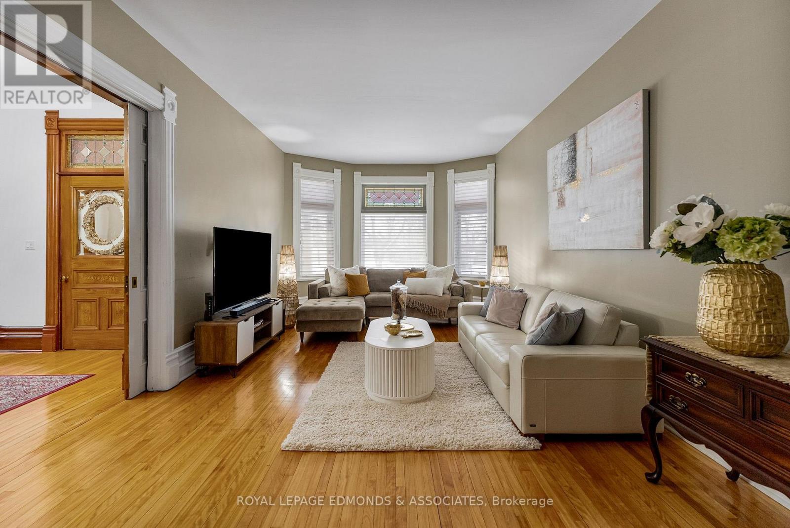 307 Maple Avenue, Pembroke, ON - Indoor Photo Showing Living Room