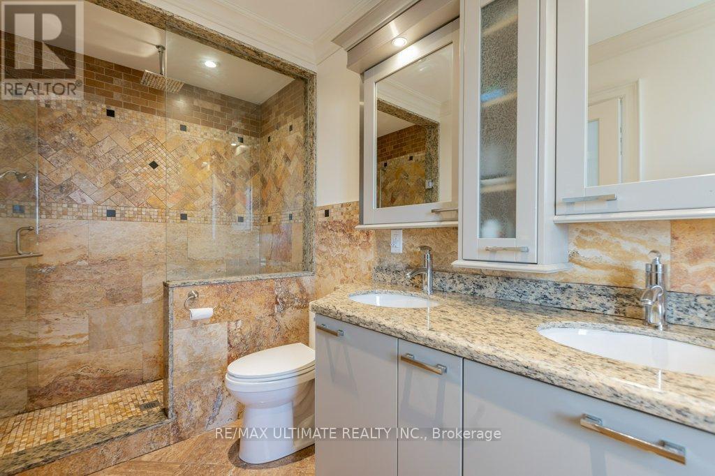 21 Thornton Avenue, Toronto, ON - Indoor Photo Showing Bathroom