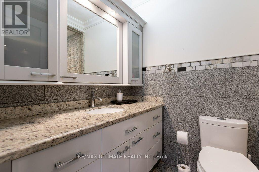 21 Thornton Avenue, Toronto, ON - Indoor Photo Showing Bathroom