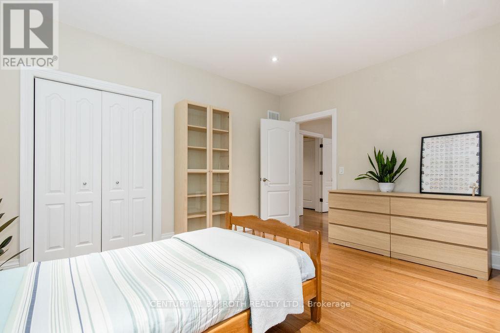 3-1058 Whites Road, Muskoka Lakes, ON - Indoor Photo Showing Bedroom