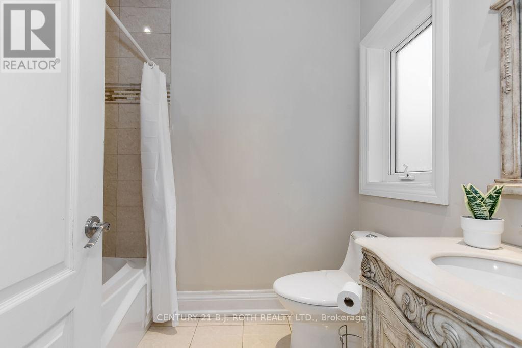 3-1058 Whites Road, Muskoka Lakes, ON - Indoor Photo Showing Bathroom