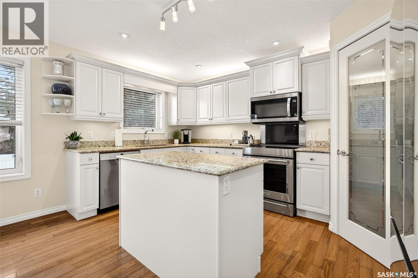 #4 21 Iris Drive, Moose Jaw, SK - Indoor Photo Showing Kitchen With Upgraded Kitchen