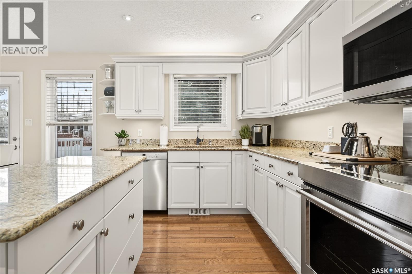 #4 21 Iris Drive, Moose Jaw, SK - Indoor Photo Showing Kitchen With Upgraded Kitchen