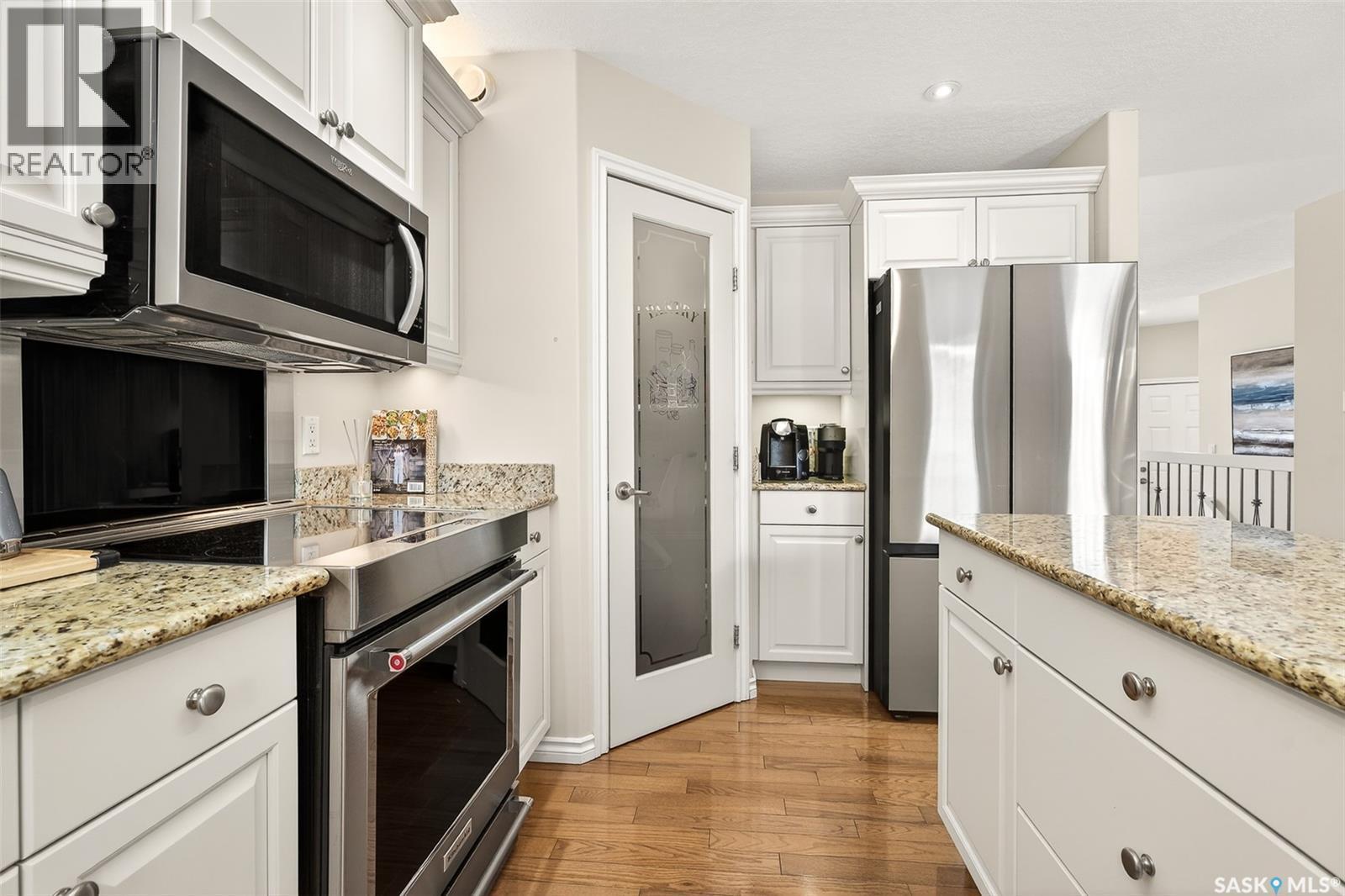 #4 21 Iris Drive, Moose Jaw, SK - Indoor Photo Showing Kitchen With Upgraded Kitchen