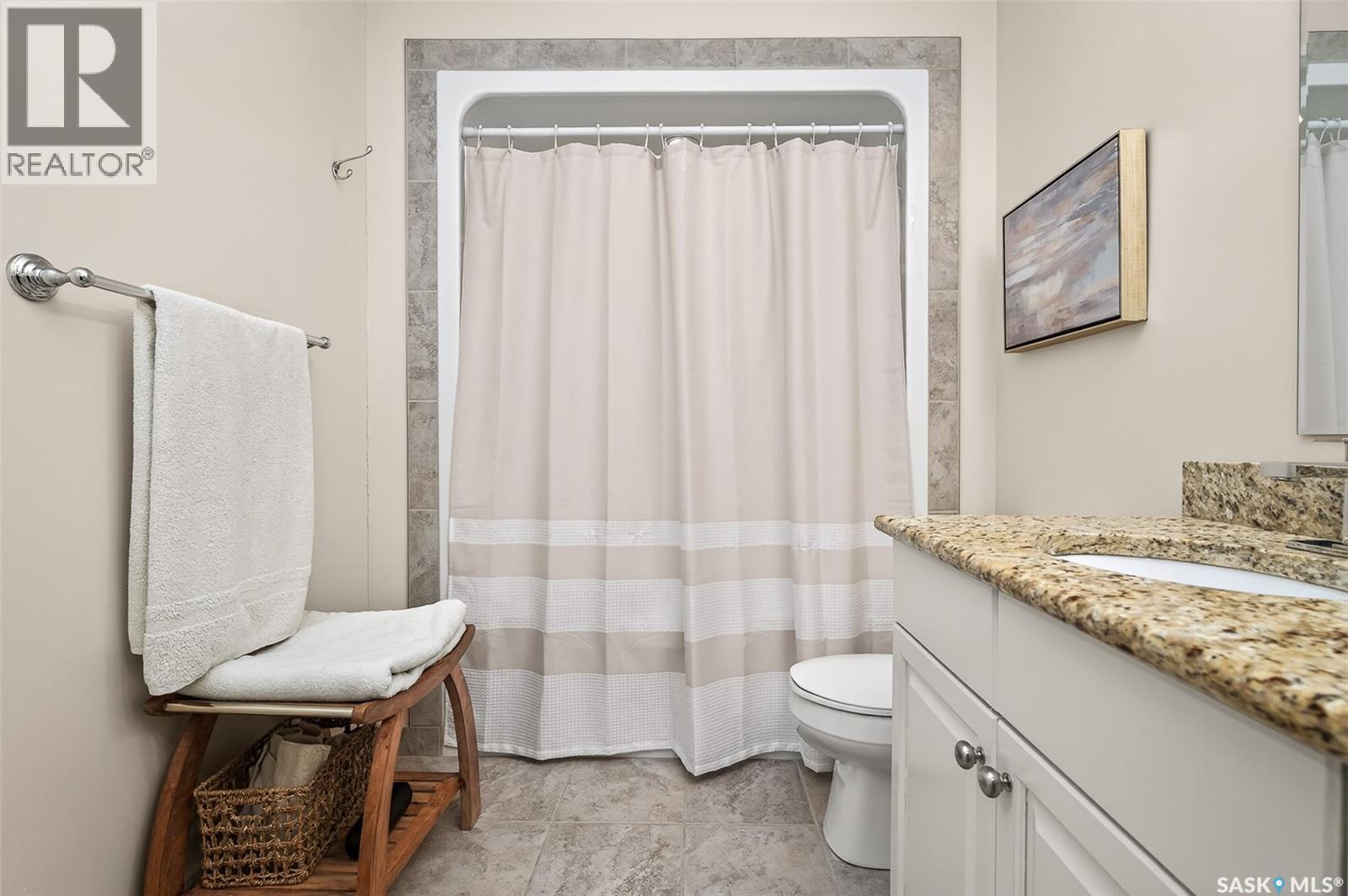 #4 21 Iris Drive, Moose Jaw, SK - Indoor Photo Showing Bathroom