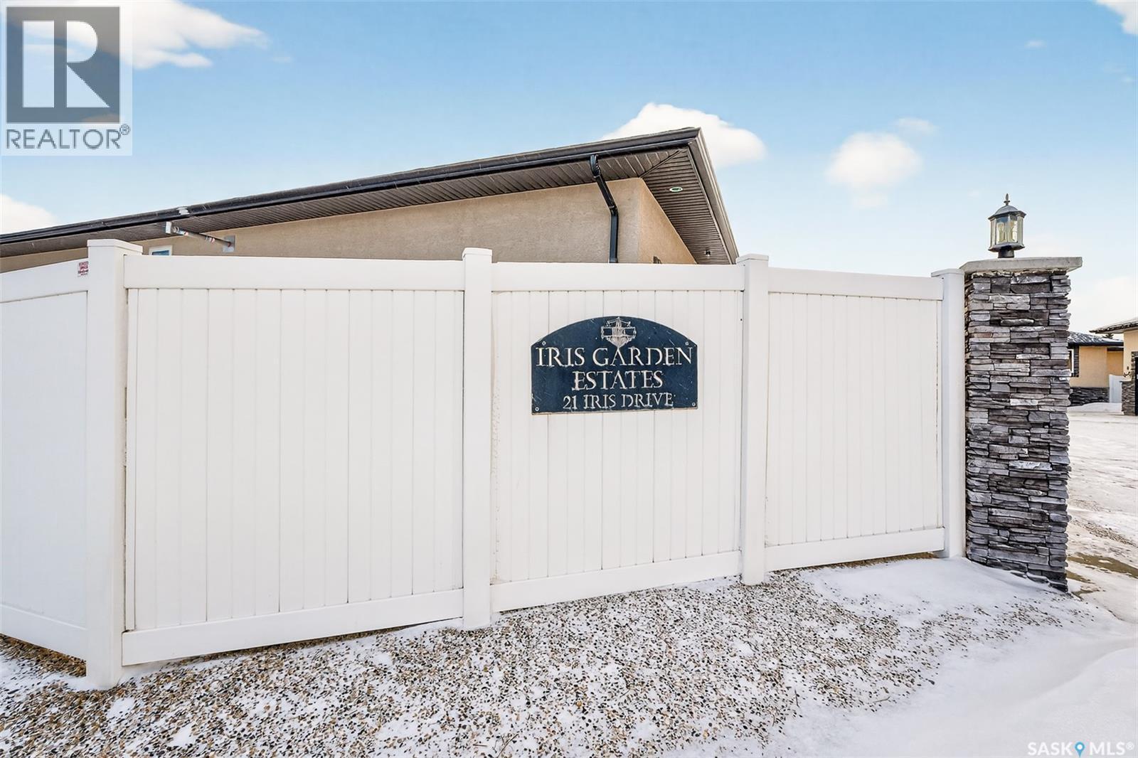 #4 21 Iris Drive, Moose Jaw, SK - Outdoor