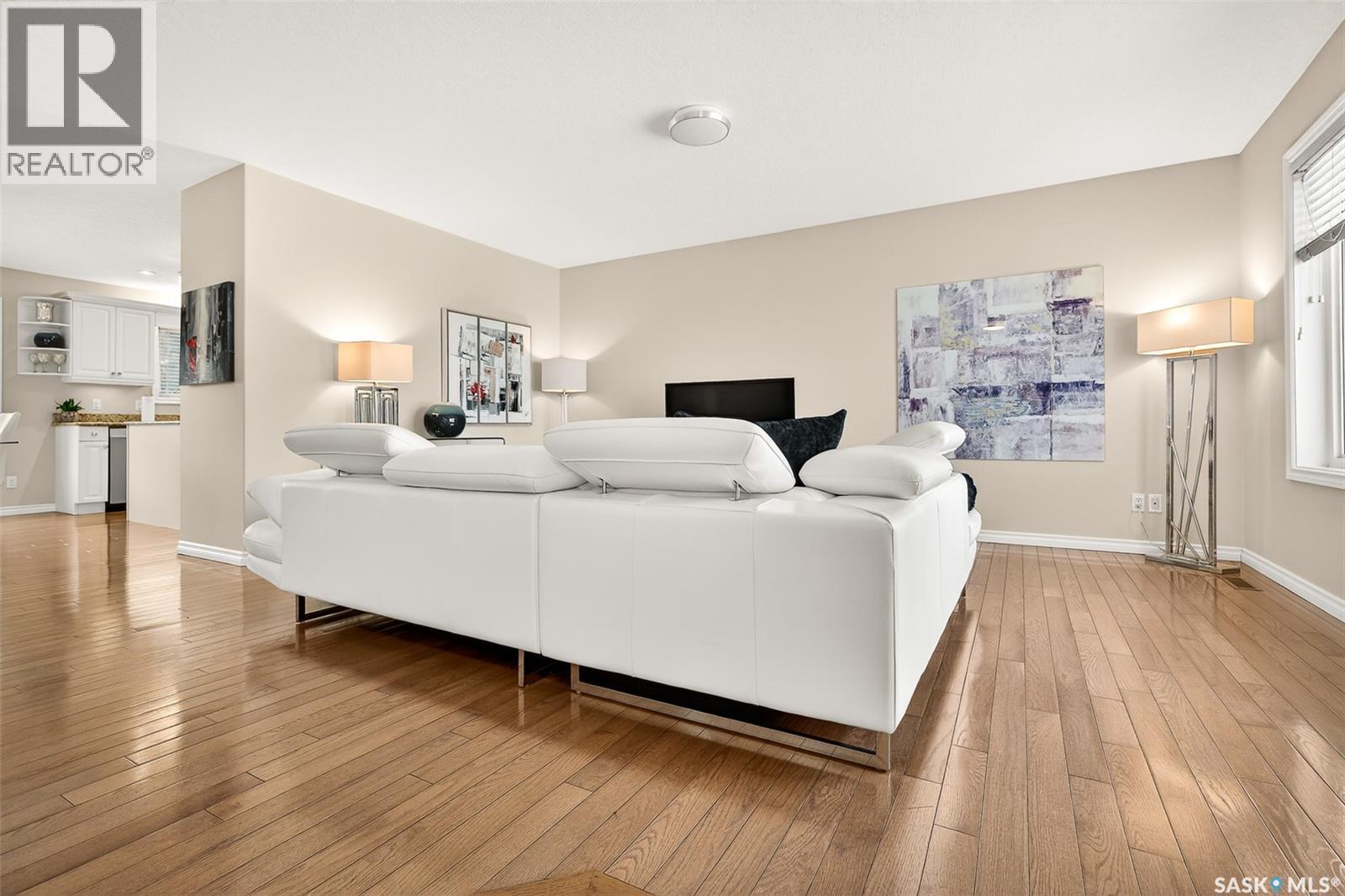 #4 21 Iris Drive, Moose Jaw, SK - Indoor Photo Showing Living Room