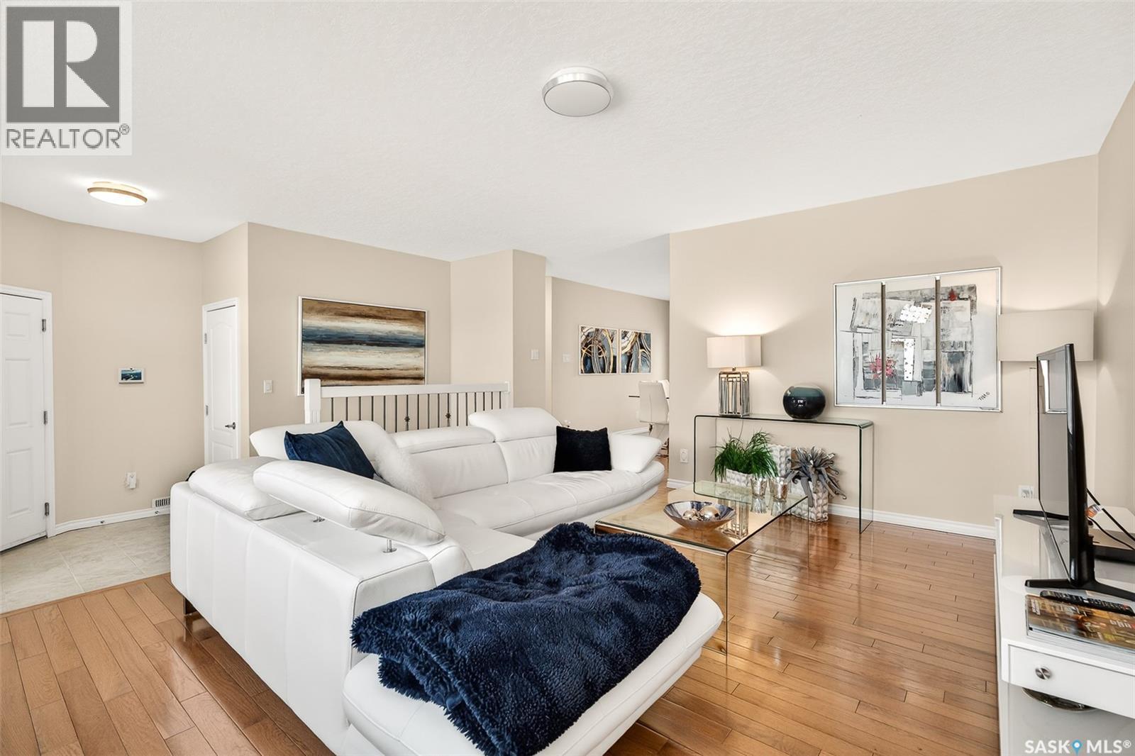 #4 21 Iris Drive, Moose Jaw, SK - Indoor Photo Showing Living Room