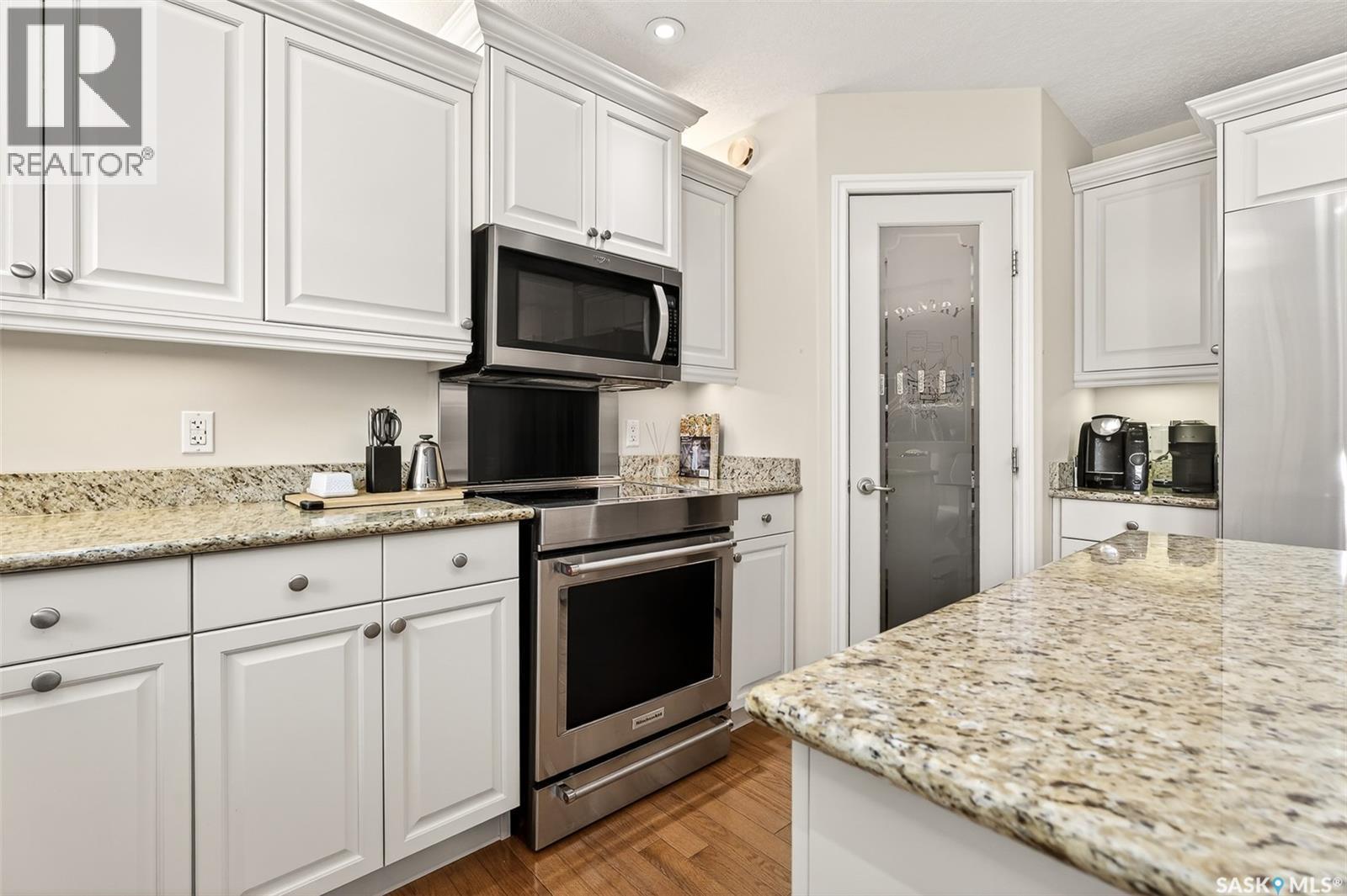 #4 21 Iris Drive, Moose Jaw, SK - Indoor Photo Showing Kitchen With Upgraded Kitchen