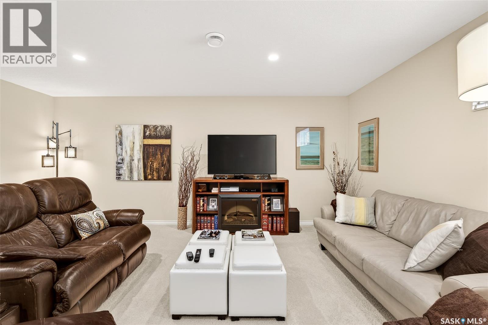 #4 21 Iris Drive, Moose Jaw, SK - Indoor Photo Showing Living Room