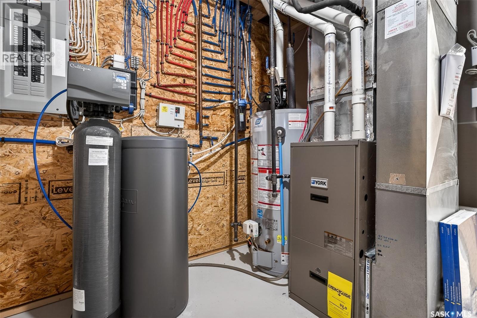 #4 21 Iris Drive, Moose Jaw, SK - Indoor Photo Showing Basement