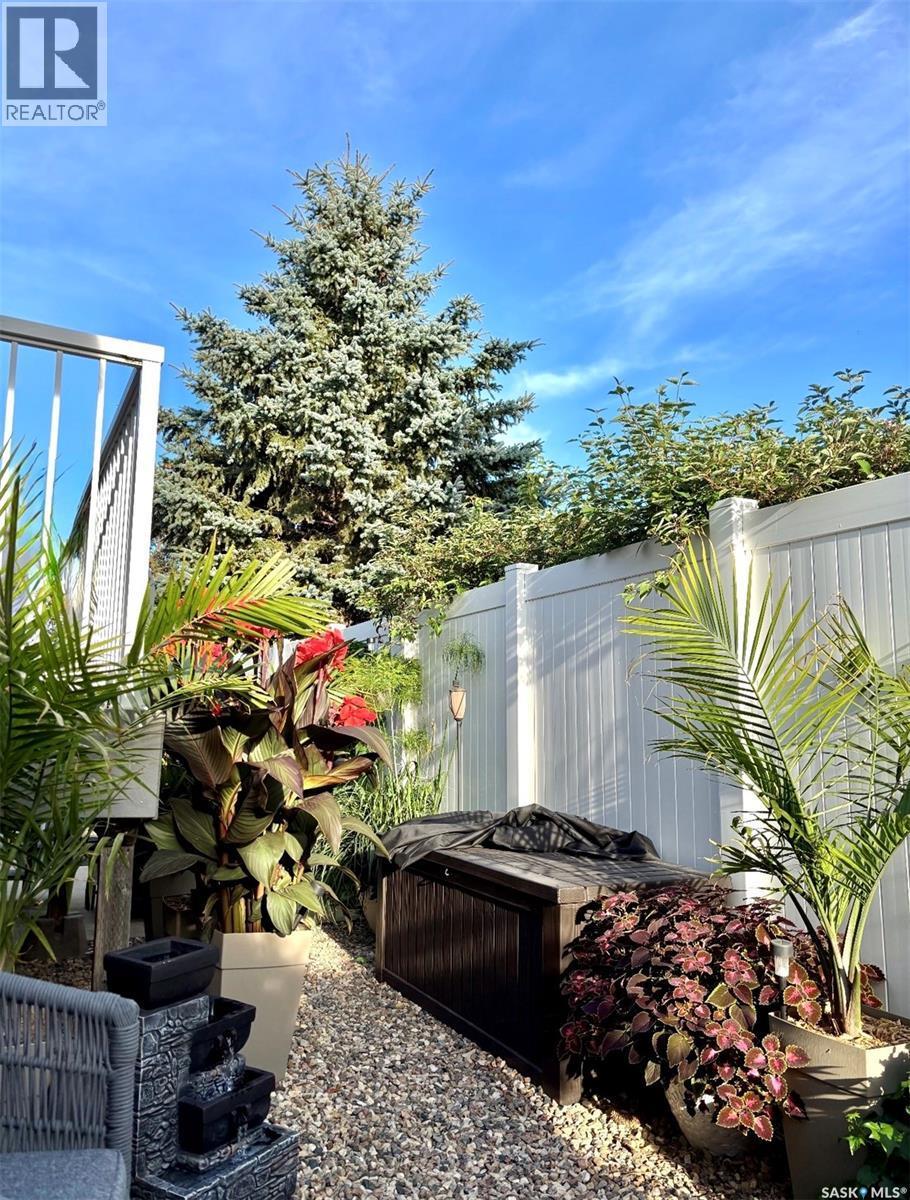 #4 21 Iris Drive, Moose Jaw, SK - Outdoor