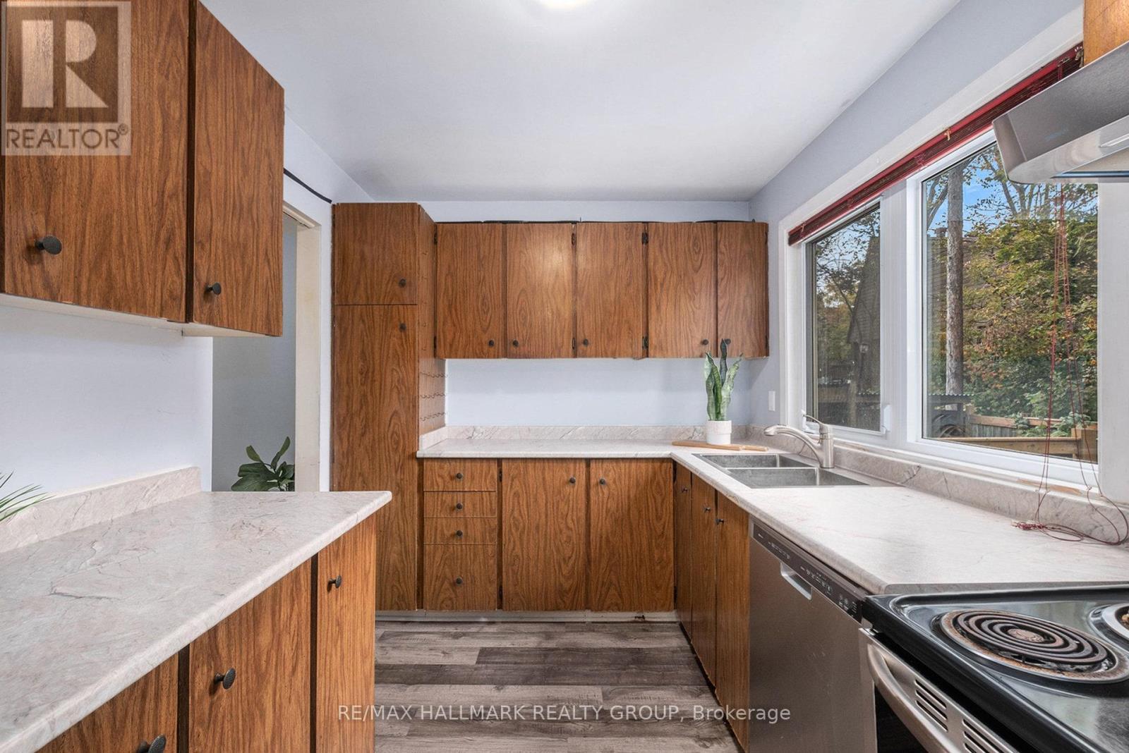 23 - 3691 Albion Road, Ottawa, ON - Indoor Photo Showing Kitchen With Double Sink