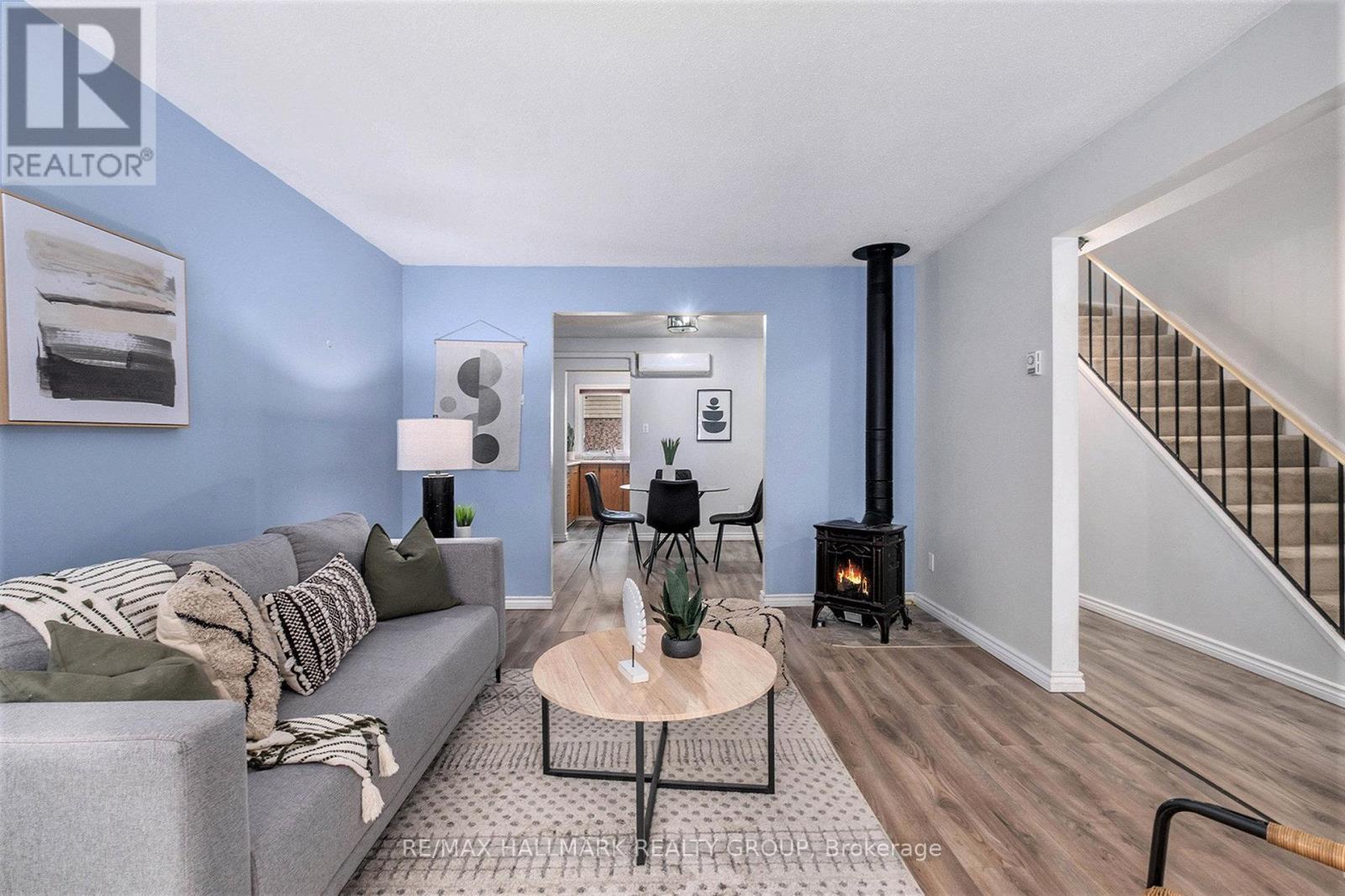 23 - 3691 Albion Road, Ottawa, ON - Indoor Photo Showing Living Room