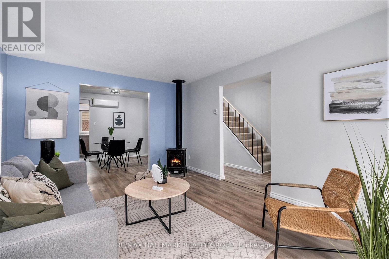 23 - 3691 Albion Road, Ottawa, ON - Indoor Photo Showing Living Room