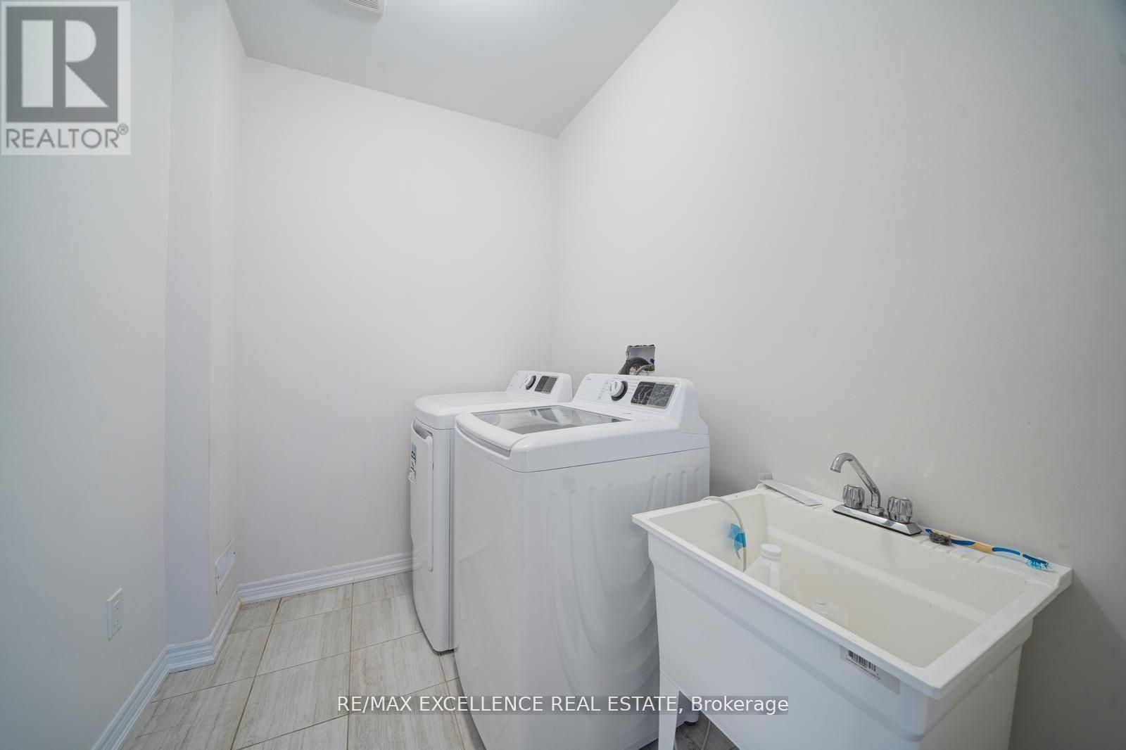 2085 Coppermine Street, Oshawa, ON - Indoor Photo Showing Laundry Room