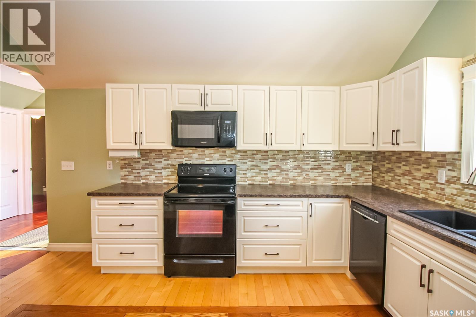 689 2Nd Street W, Shaunavon, SK - Indoor Photo Showing Kitchen