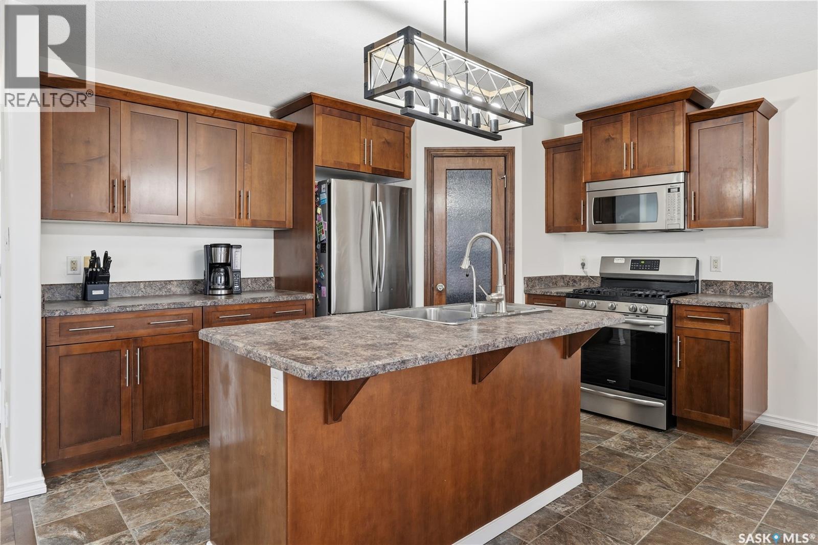 4757 Padwick Avenue, Regina, SK - Indoor Photo Showing Kitchen
