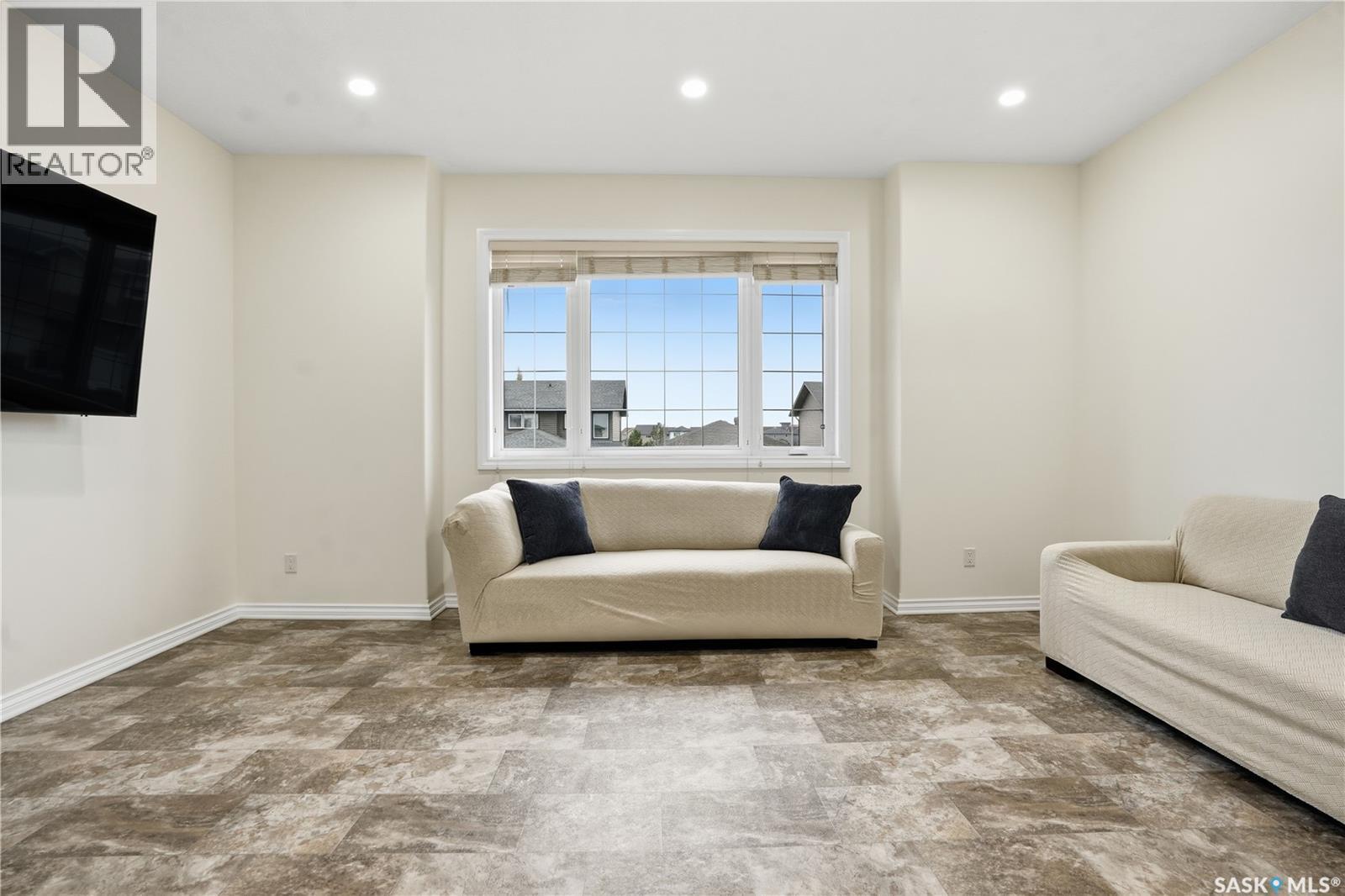 4757 Padwick Avenue, Regina, SK - Indoor Photo Showing Living Room